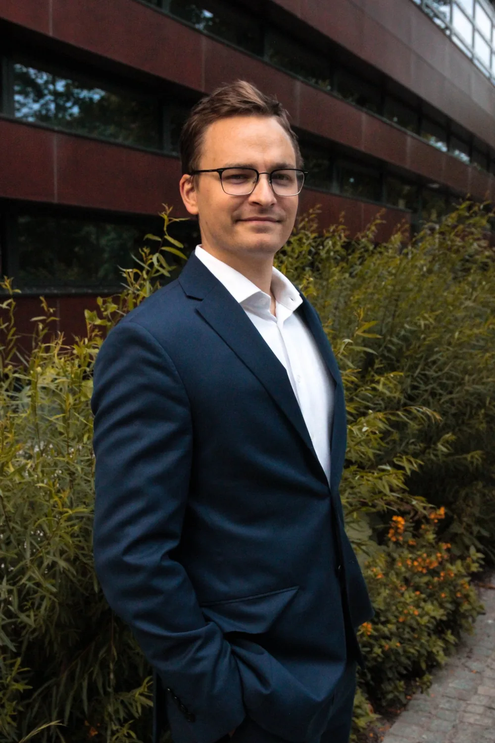 Grzegorz Dymczak, polnischer Rechtsberater, im dunkelblauen Anzug